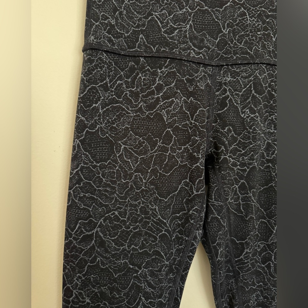 Lululemon Women’s Black Lace Look Leggings, Size 2